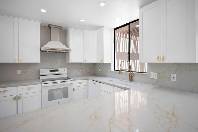 Building Photo - 10403 Sunningdale Dr