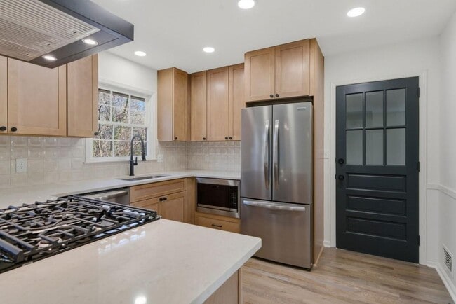 Building Photo - 2751 Cedarbrook Dr