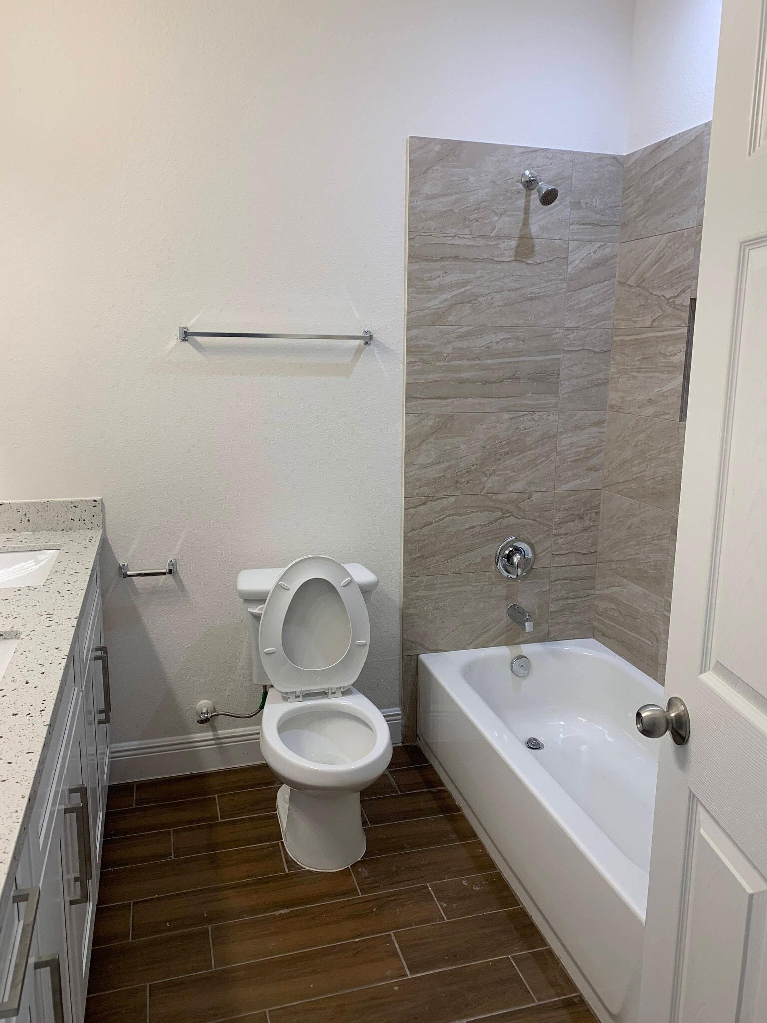 Building Photo - 5622 Ridgeway Dr