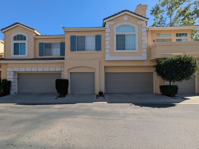 Building Photo - Beautifully Remodeled and Bright in the Perfect Carmel Mountain Ranch Location