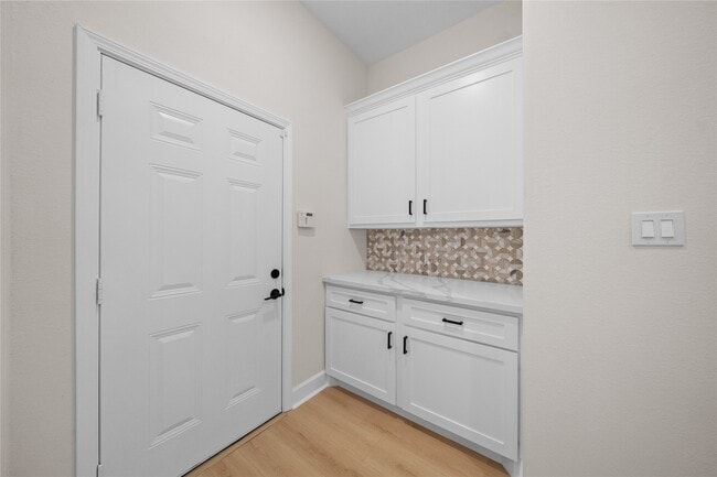 Building Photo - 1411 Bayou St