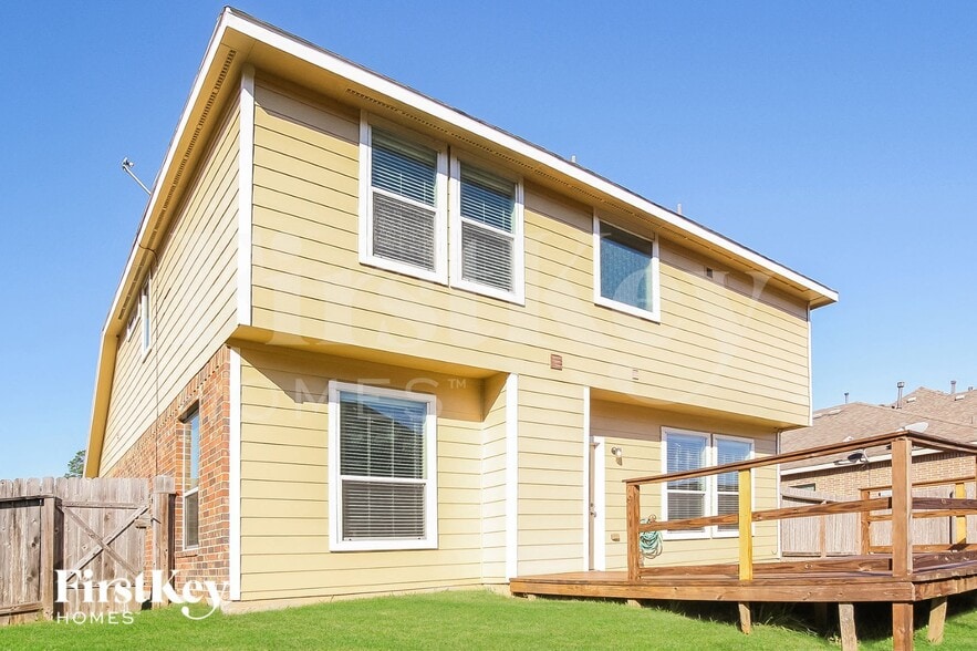 Building Photo - 16318 River Wood Ct