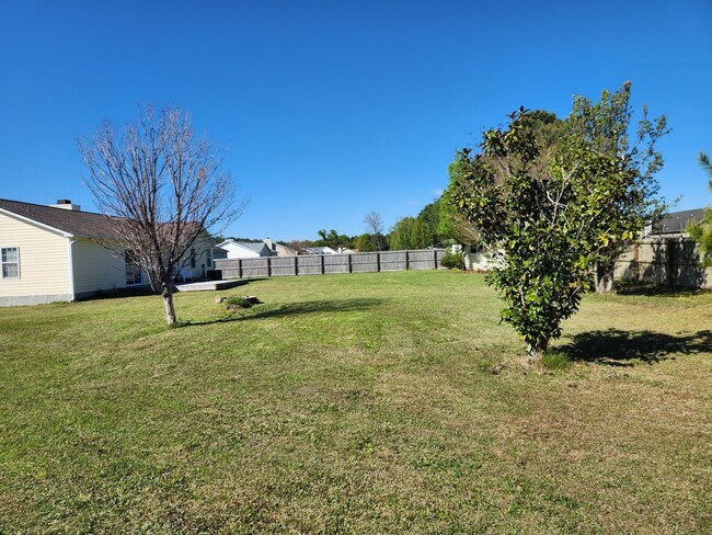 Building Photo - Sneads Ferry charm in Justice Farms
