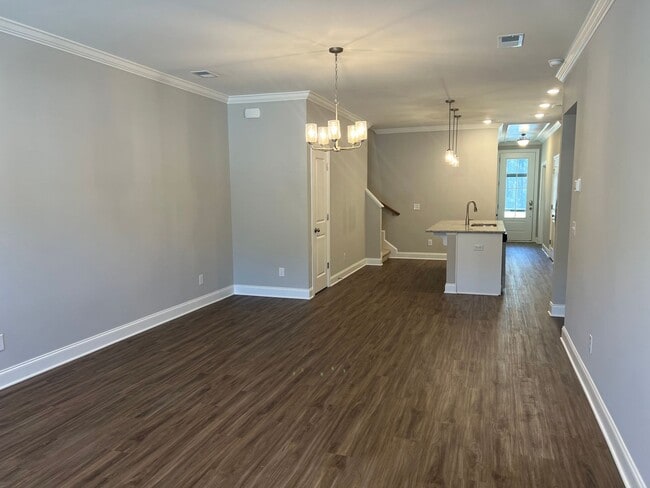 Building Photo - 3 Bedroom Townhouse in Washington Square!-...