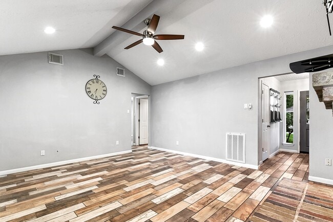Building Photo - 215 Gentilly Dr