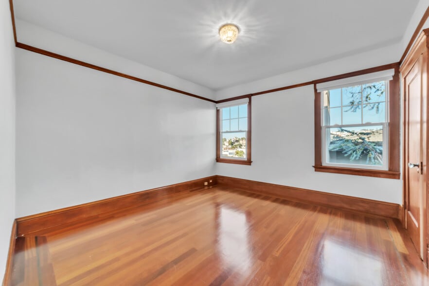 Building Photo - 80 Corona St