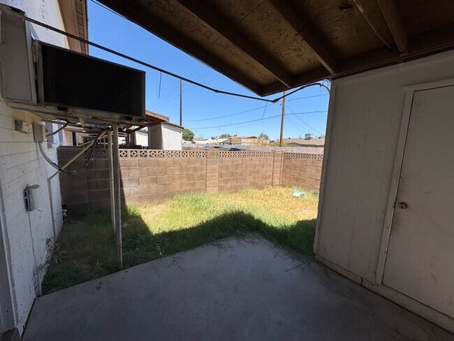 Building Photo - Maryvale 2br townhome