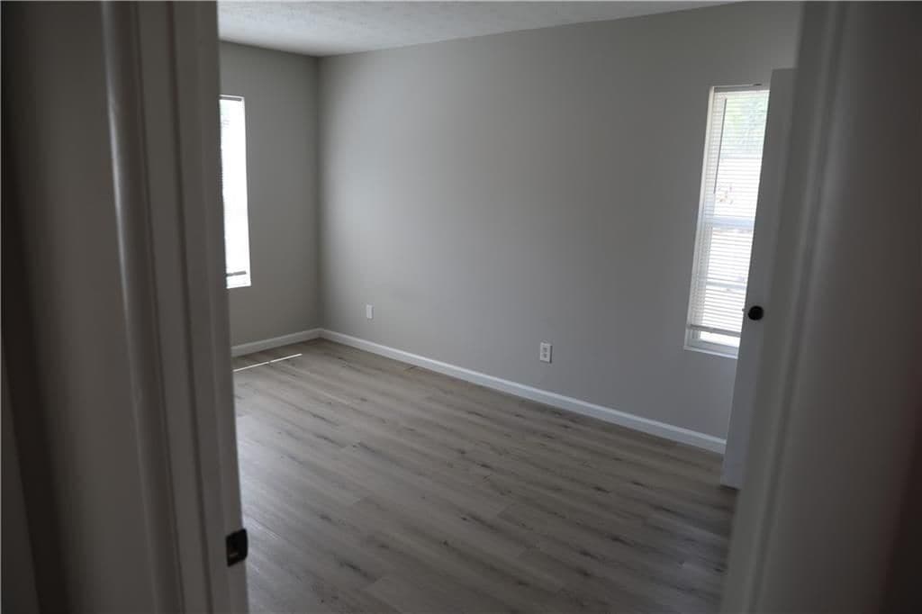 Building Photo - 1321 Surrey Ln SW