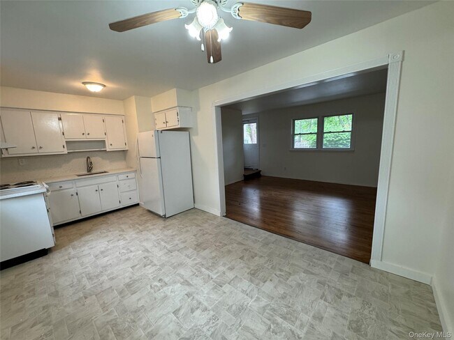 Building Photo - 408 7th St