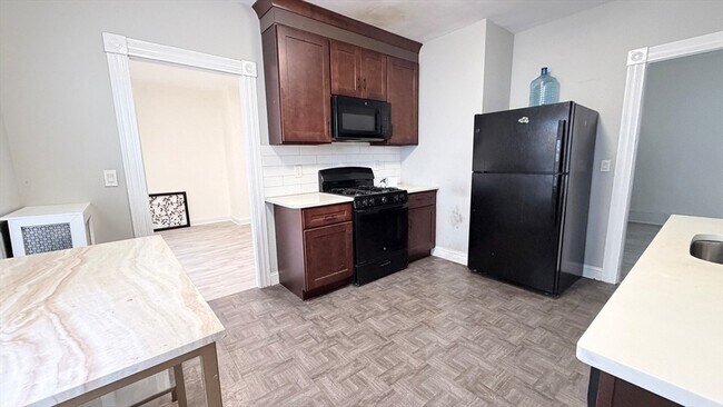 Primary Photo - 76 Antwerp St