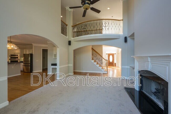 Building Photo - 841 Lakeglen Dr