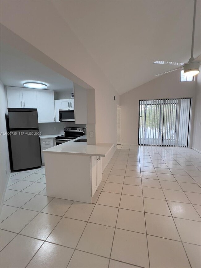 Building Photo - 216 Lake Pointe Dr