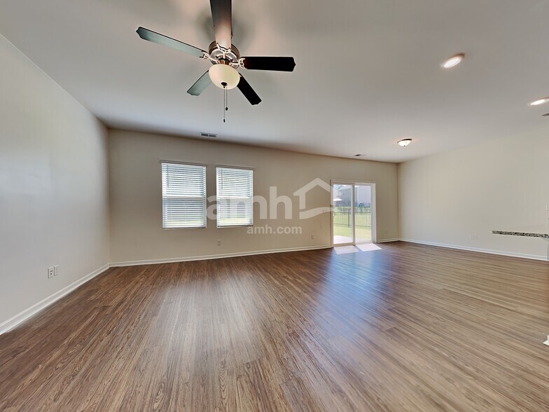 Building Photo - 123 Orion Way