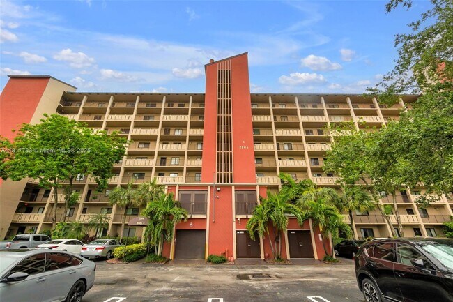 Building Photo - 2206 S Cypress Bend Dr
