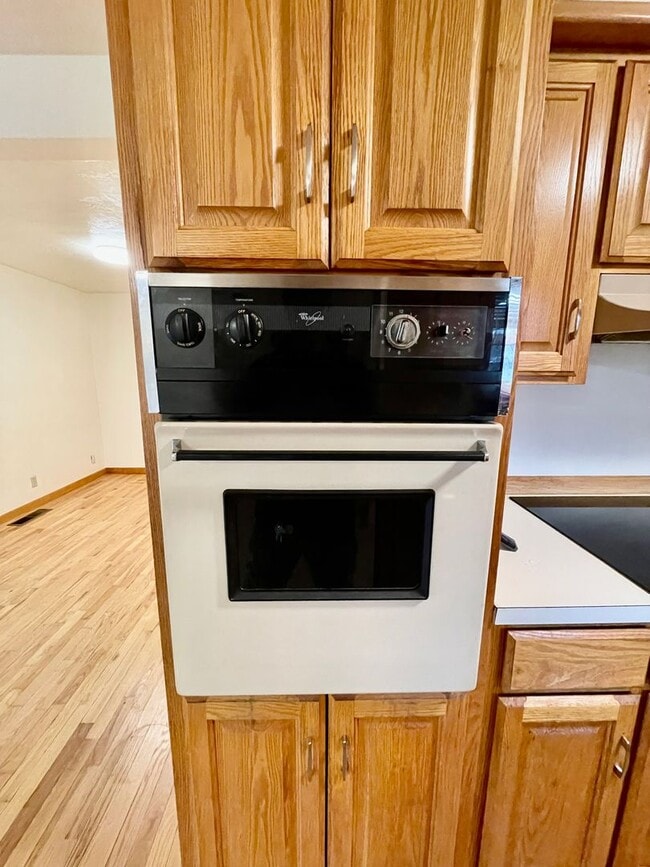 Building Photo - We have the wonderful 3 bed/2 bath you’ve ...