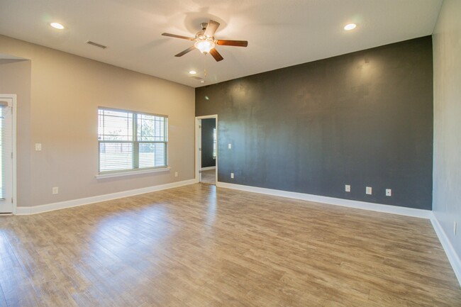 Building Photo - 6 Eagle Nest Dr