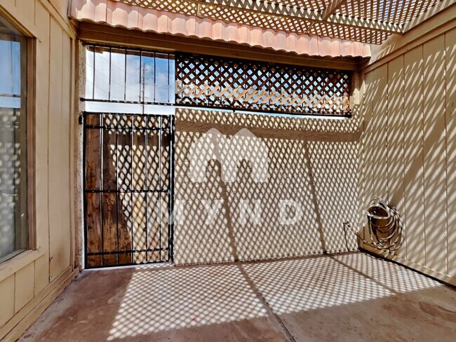 Building Photo - 5100 N Miller Rd Apt 23