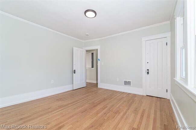 Building Photo - 3266 Collingwood St