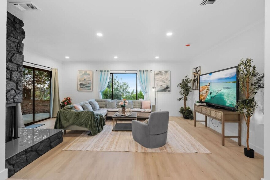 Building Photo - 5048 Bluff Pl