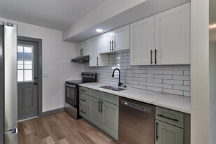 Building Photo - 510 91st Ave N