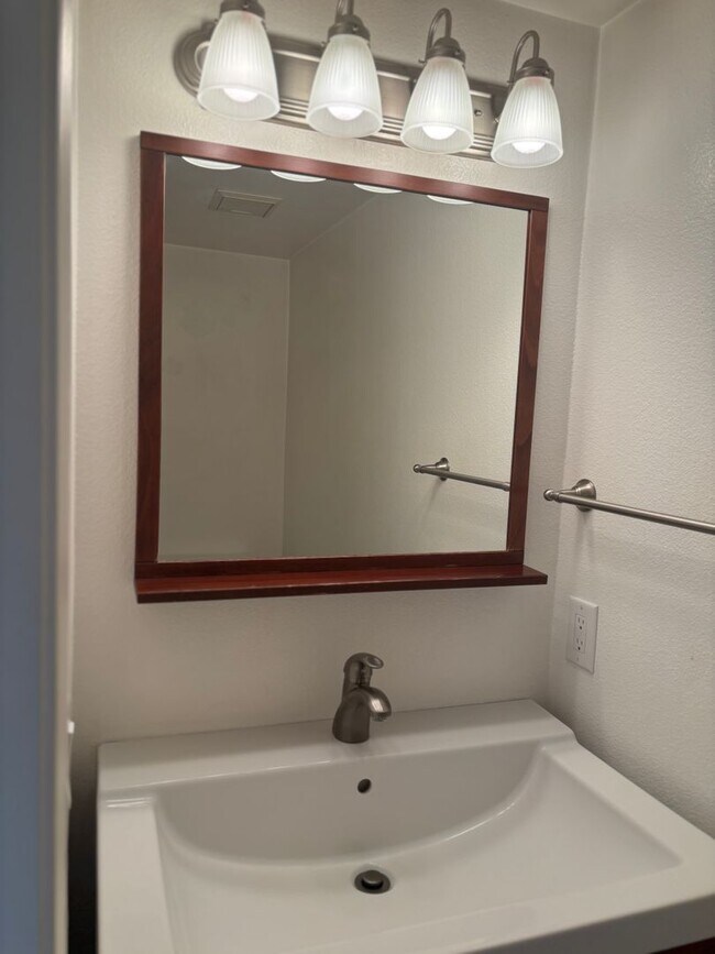 Building Photo - All Upgraded Townhome In Cherokee Canyon Gated Complex