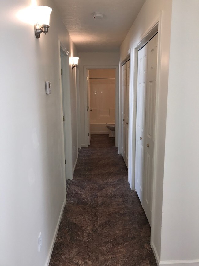 Building Photo - New 3 bed/1 bath duplex for rent!