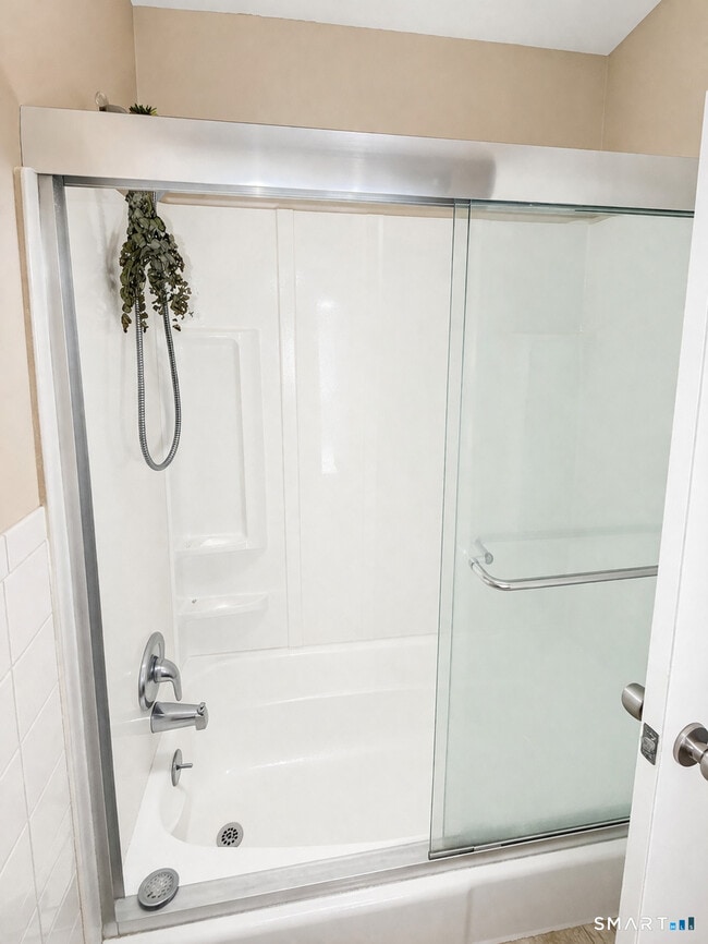 Building Photo - 210 Towne House Rd