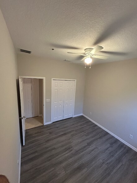 Building Photo - 9401 Leland Dr