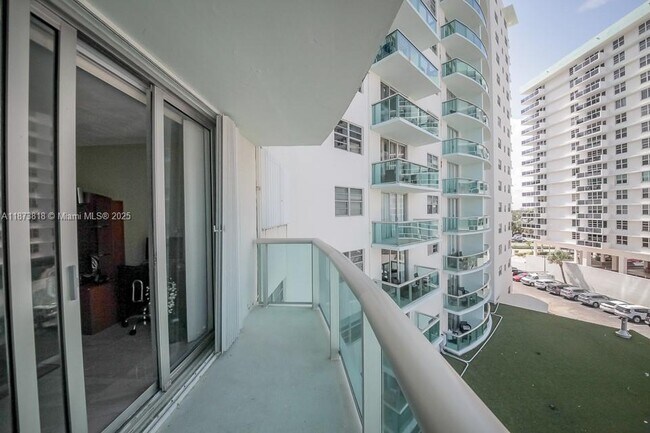 Building Photo - 3801 S Ocean Dr