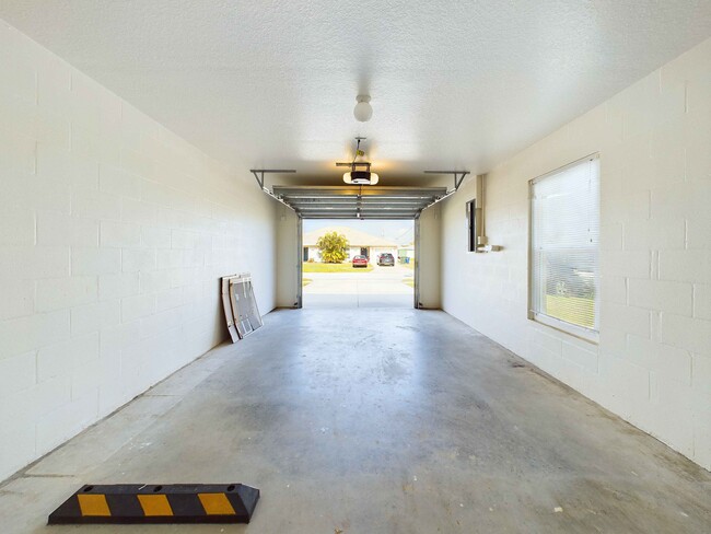 Building Photo - 823 Faull Dr