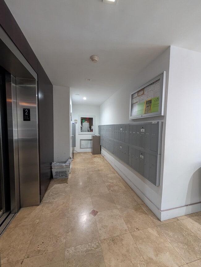 Building Photo - 2715 Tigertail Ave