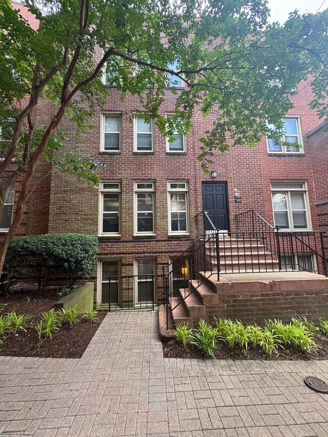 Building Photo - 1433 A St NE
