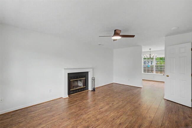 Building Photo - 304 Brittania Dr