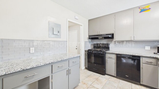 Building Photo - 886 S Fabrique Dr
