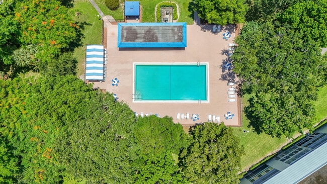 Building Photo - 3002 Portofino Isle