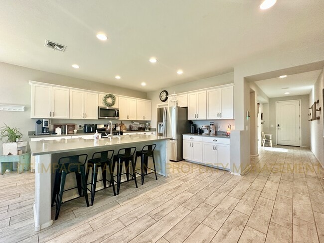 Building Photo - 7305 S Via Cabana