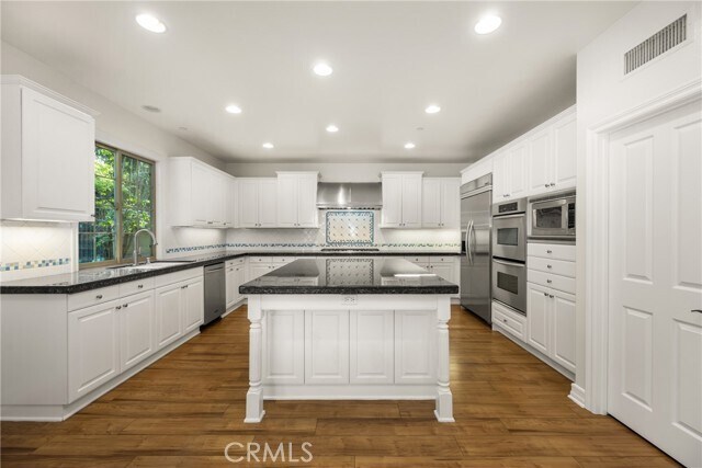 Building Photo - 38 Via Cartama