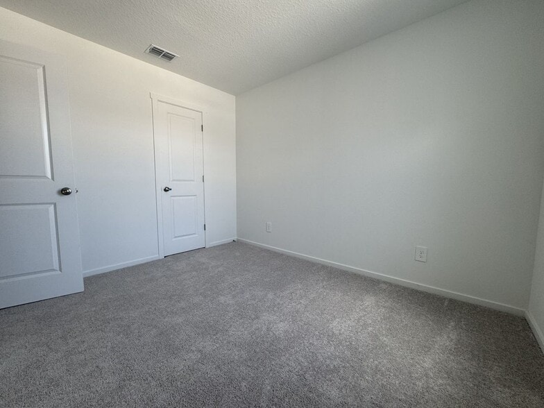 Building Photo - 830 Lynx St