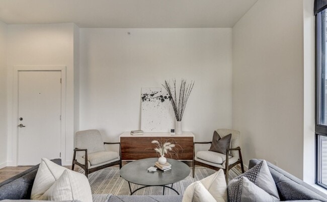 Building Photo - Sleek 1 Bedroom Condo walkable to all things in The Gulch