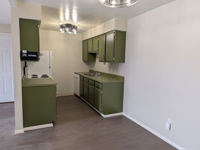 Building Photo - Denney - 303