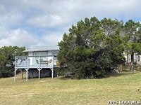 Building Photo - 560 Mountain Dr