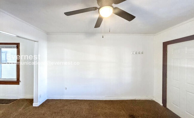 Building Photo - 3 Bed /1 Bath Townhome / Pet-Friendly / Vouchers Accepted / Available Now!