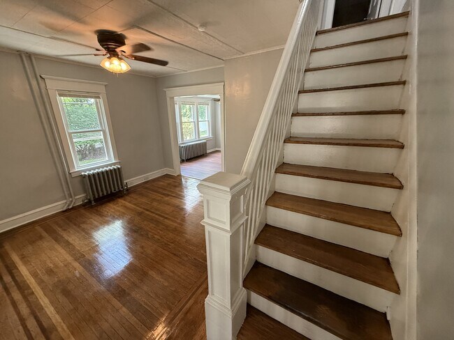 Building Photo - 302 Horace Ave