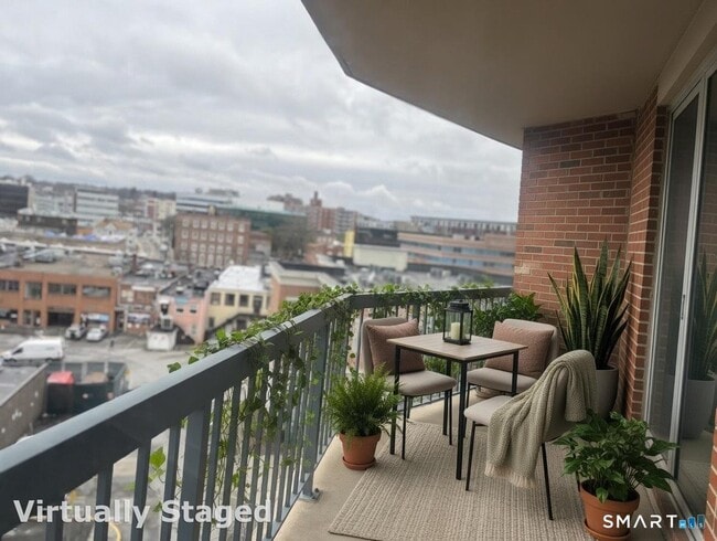 Building Photo - 25 Forest St