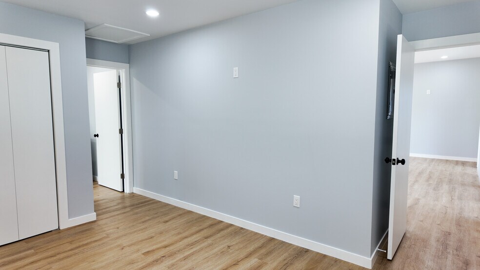 Building Photo - 4440 Stewart Ave