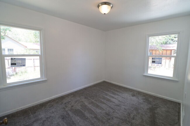 Building Photo - Reduced price