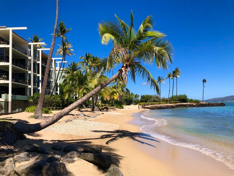 Golden Sands and Gentle Waters fronting the Unit - 4999 Kahala Ave