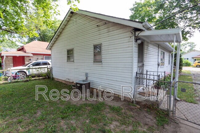 Building Photo - 1644 N Centennial St