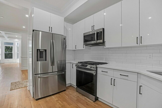 Building Photo - 52 Brinkerhoff St
