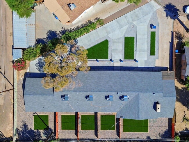 Building Photo - Remodeled 1BR with Private Yard + $250 Gift Card – Move In Today